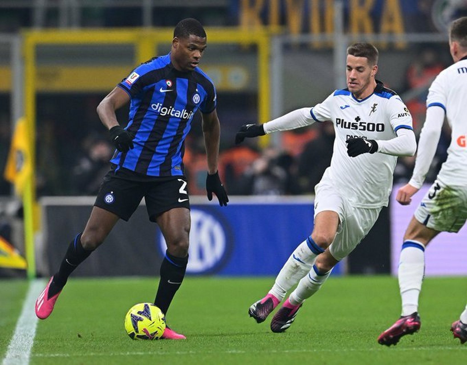 ipad版包含亚特兰大围绕意大利杯手感冰凉赛前成都蓉城调整名单以备欧冠，这操作让人直呼：北京首钢调整名单备战亚冠的词条